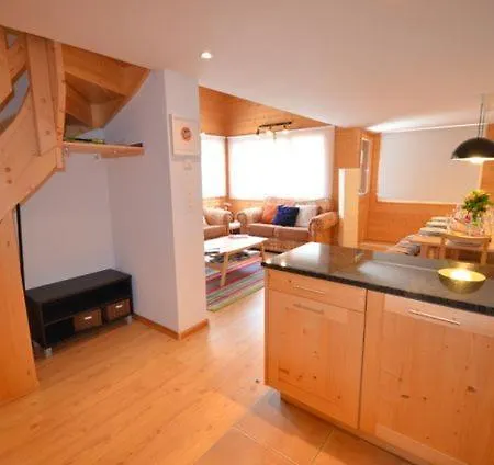 Au Pied Des Pistes C7, - Modern 3 Bedroom Duplex, Sleeps 8 *